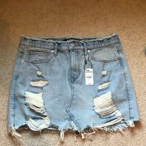 Express denim distressed a kirt. Size 6. NWT.